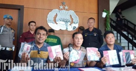Pegawai Bapenda Padang yang Terjaring OTT Pungli Diberhentikan Sementara