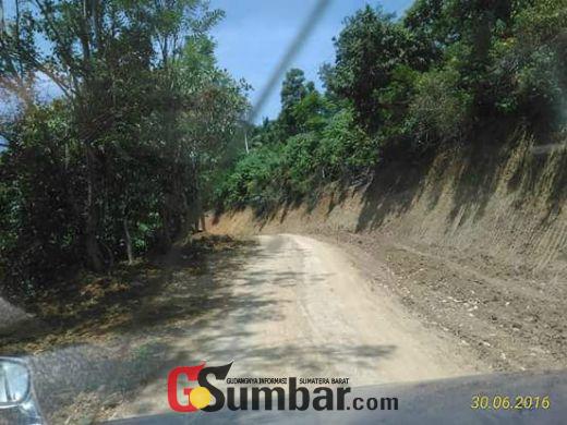 Perlancar Transportasi Warga, Jalan Nagari Labuah Panjang Kabupaten Solok Diperlebar