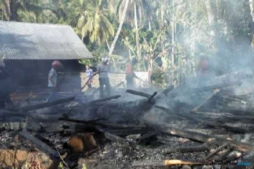 Dua Rumah Hangus Terbakar di Solok, Diduga Korsleting Listrik Akibat Gempa