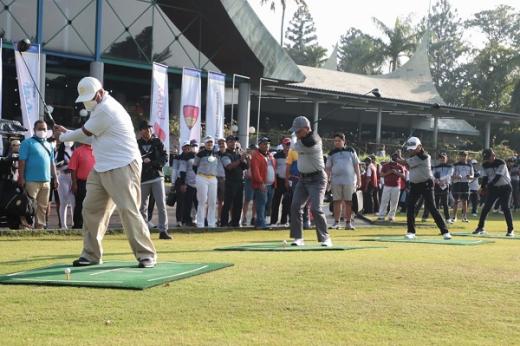 Menpora Amali Apresiasi Turnamen Golf Fakultas Hukum Universitas Indonesia