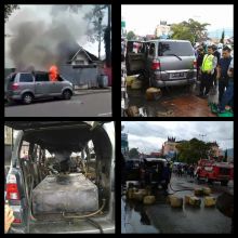 Waduh, Minibus Membawa Jerigen Minyak Ini Terbakar di Jalan Sudirman Bukittinggi