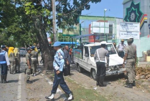 Rusak Keindahan Kota, Petugas Tertibkan PKL Berkendaraan di Kota Padang