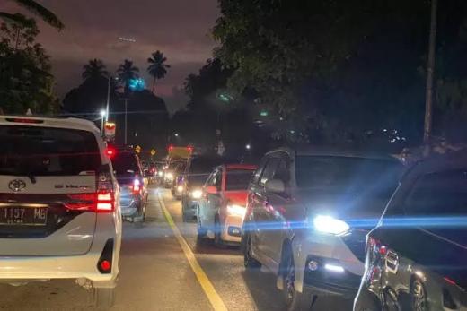 Kemacetan Libur Lebaran di Jalur Padang-Bukittinggi: One Way Gagal Berikan Solusi, Pengendara Merasa Frustrasi