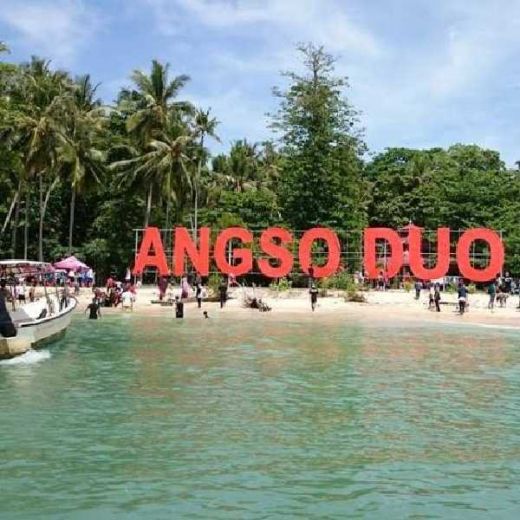 200 Wisatawan Terjebak di Pulau Angso Duo Pariaman karena Cuaca Buruk