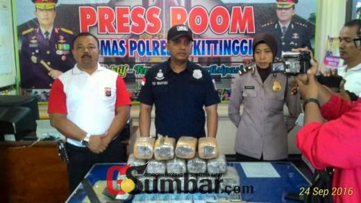 Pagi Ini, Satres Narkoba Polres Bukittinggi Ringkus Kurir 15 KG Ganja Asal Aceh di Garegeh
