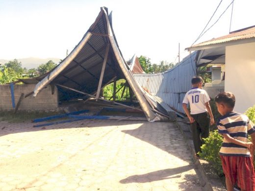 Angin Kencang Landa Kota Padang, Mushala dan Balai Pemuda Rusak Berat di Bungo, Muaro Panjalinan
