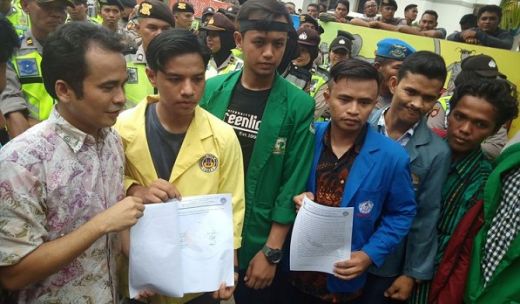 Setelah Komisioner KPU Sumbar Teken 4 Tuntutan Demonstran, Mahasiswa Bubarkan Diri