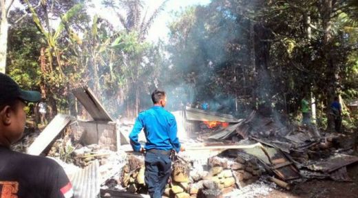 Ditinggal Pagi Hari, Rumah Si Upik di Situjuh Gadang Limapuluh Kota Terbakar