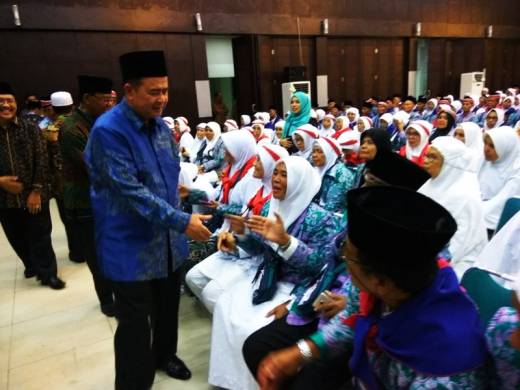 Wakil Gubernur Lepas Calon Jemaah Haji Kloter XI Embarkasi Padang