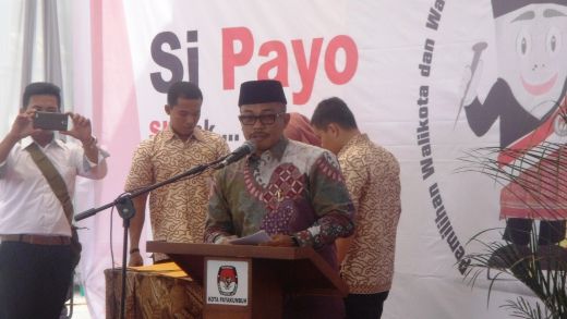 Ketua KPU Kota Payakumbuh Hetta Manbayu dalam sambutannya p;filename_1=ada Rapat Pleno terbuka penetapan pasangan calon wako wawako Payakumbuh