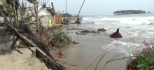 Abrasi di Pantai Batangkapas Pessel, Banyak Rumah Warga Terancam Ambruk