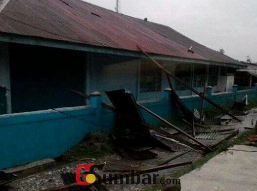 Usai Diterjang Banjir, MTsM Sumani Kabupaten Solok, Kini Diterjang Puting Beliung