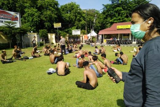Gelar Balap Liar saat PSBB di Padang, Polisi Serahkan 80 Remaja ke Satpol PP untuk Dibina