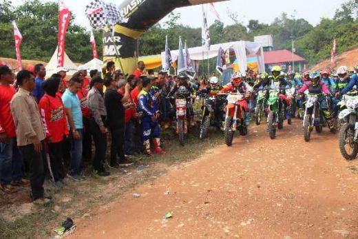 Ratusan Rider Meriahkan Iven Wisata Trail Adventure Nagari Sikabau Dharmasraya