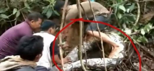 Heboh... Warga Tangkap Ular 8 Meter di Tandikat, Padang Pariaman, Satu Orang Sempat Dililit