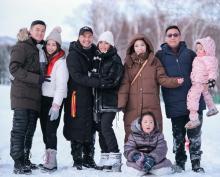 Chelsea Olivia dan Glenn Alinskie Rayakan Natal Berkabut Salju di Jepang