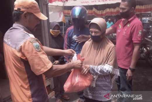 Pemilik Usaha Rumah Makan di Padang Panjang Galang Donasi untuk Warga Terdampak Covid-19