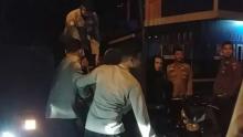 Polisi Bubarkan Gerombolan Tawuran Bersenjata Tajam di Padang