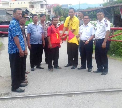 Antisipasi Kecelakaan Kereta Api, Dishubkominfo Bangun 13 Plang Perlintasan di Kota Padang