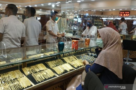 Harga Emas di Pasar Raya Padang Turun