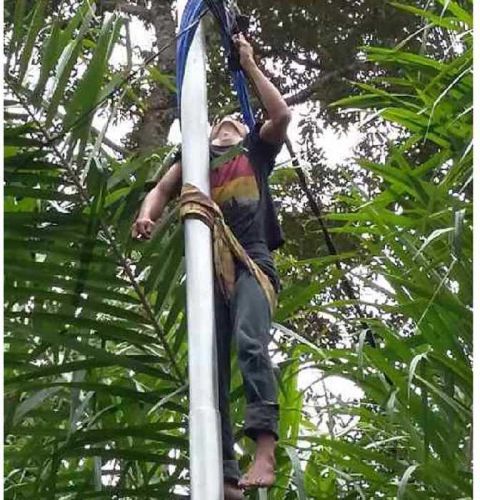 Mau Perbaiki Lampu Jalan di Kampungnya, Pemuda Ini Malah Tewas Tergantung di Tiang Listrik