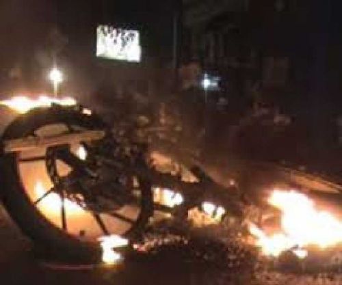 ABG Kepergok Mesum di Pinggir Jalan, Berhasil Kabur Saat Diuber Massa, Motornya Dibakar