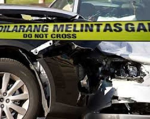 Buru-buru Mau Shalat Id, Mobil Terbalik di Depan Markas TNI AU Padang