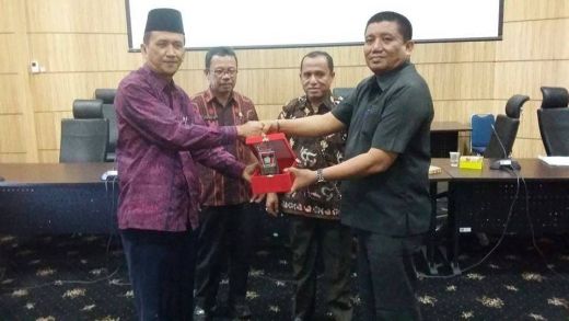 Perkuat Ranperda, Pansus II DPRD Sijunjung Sambangi Pemko Padang