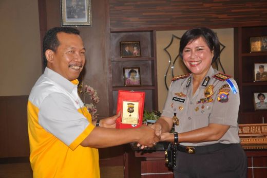 Disambangi Petugas BPS Padang, Wakapolda Sumbar Himbau Polisi di Sumbar Ikuti Sensus Ekonomi 2016