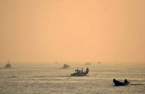 Kabut Asap, Aktifitas Nelayan di Pesisir Selatan Mati Total, Takut Melaut, Beralih Mancing di Rawa-rawa