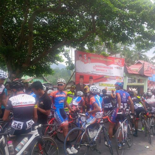 Meski Sampai ke Garis Finish, Etape 1 Tour de Singkarak Tak Berjalan Mulus