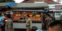 Heboh... Pedagang Ini Nekat Jual Sate Babi di Kota Padang