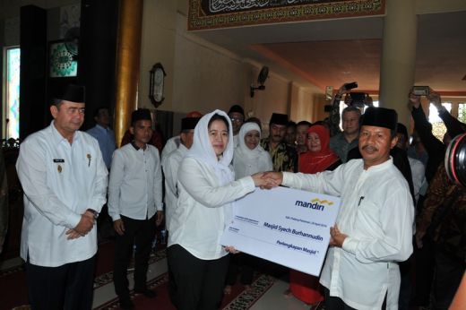 Berkunjung ke Padang Pariaman Menko PMK Lihat Kawasan Wisata Religius Masjid Syekh Burhanuddin