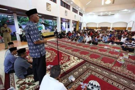 Buka Puasa Bersama Pengurus KONI Padang, Walikota: Kunci Sepakbola, Pembinaan Usia Dini!