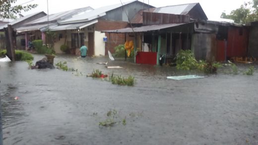 Banjir yang melanda Kota Padang menyebabkan sebagian warga di Jondul Rawang Mengungsi